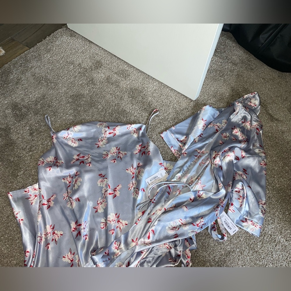 NWT Ambrielle nightgown and robe set